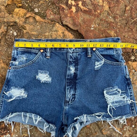 Vintage Wrangler cutoff Jean shorts fray hem distressed festival boho - Picture 8 of 8